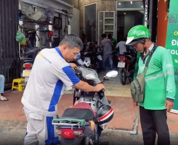 Đến chuỗi cửa hàng sửa xe uy tín True Moto Care với thợ có tay nghề cao bảo dưỡng xe máy cho bạn