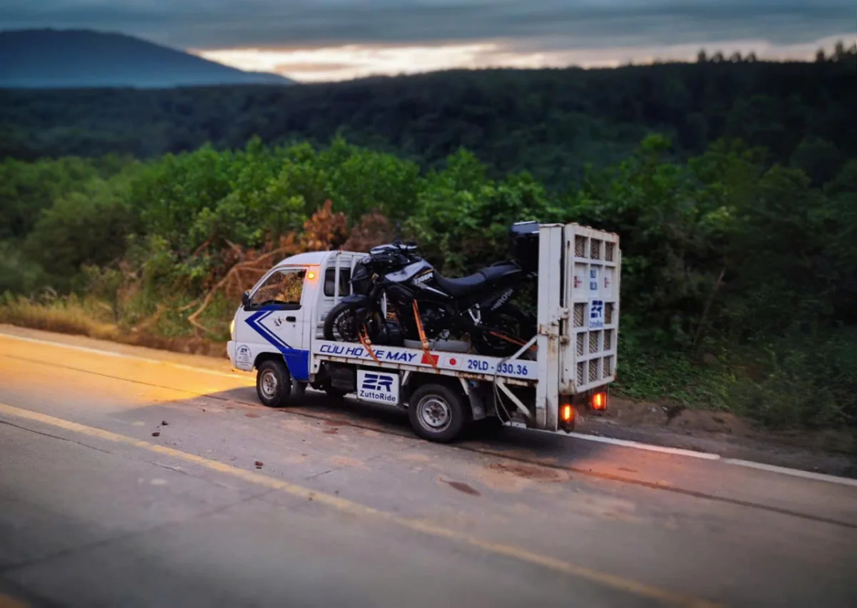 Cứu hộ xe máy 24h tận nơi cả đêm lẫn ngày bằng xe tải chuyên dụng Cứu hộ xe máy 24h tận nơi cả đêm lẫn ngày bằng xe tải chuyên dụng
