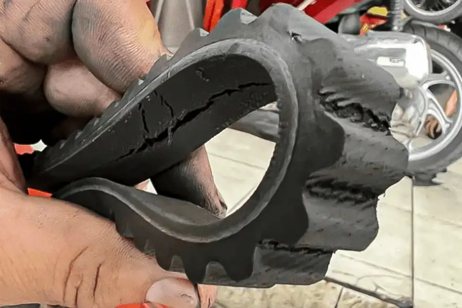 Dây curoa air blade bị đứt có thể là nguyên nhân dẫn đến hiện tượng xe rung đầu Dây curoa air blade bị đứt có thể là nguyên nhân dẫn đến hiện tượng xe rung đầu