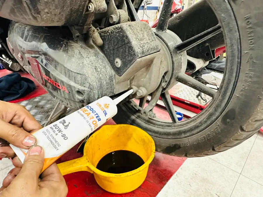 Thay nhớt hộp số True Oil Thay nhớt hộp số True Oil