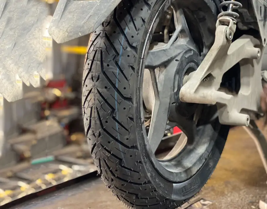 Lốp xe Air Blade thương hiệu IRC