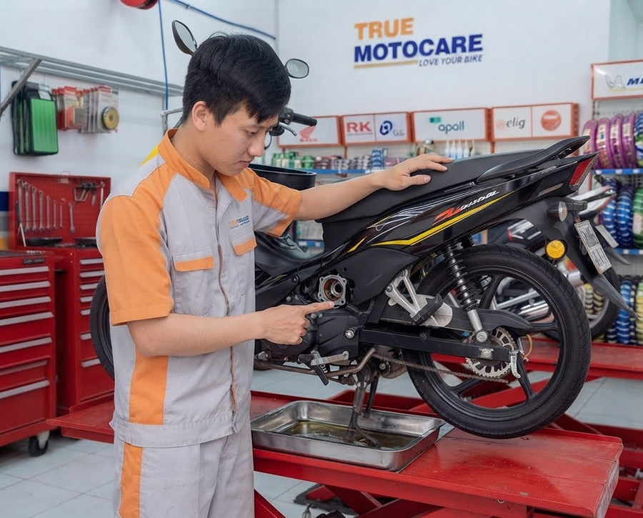 Quy trình thay nhớt và lọc dầu xe Wave chuyên nghiệp giúp động cơ vận hành bền bỉ. Quy trình thay nhớt và lọc dầu xe Wave chuyên nghiệp giúp động cơ vận hành bền bỉ.